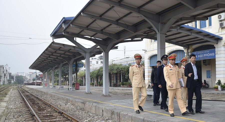 Nguy cơ mất an toàn giao thông đường sắt luôn luôn tiềm ẩn